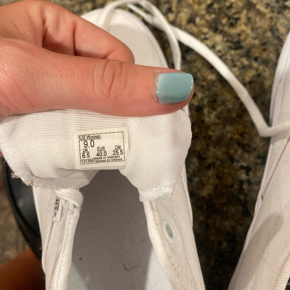 Never worn, brand new white VANS womens size 9 - Picture 3 of 4